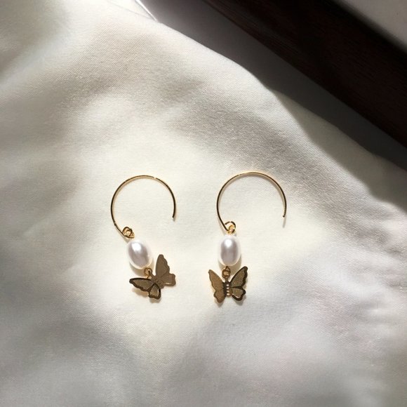 Butterfly Pearl Golden Hoop Earrings - Picture 5 of 12